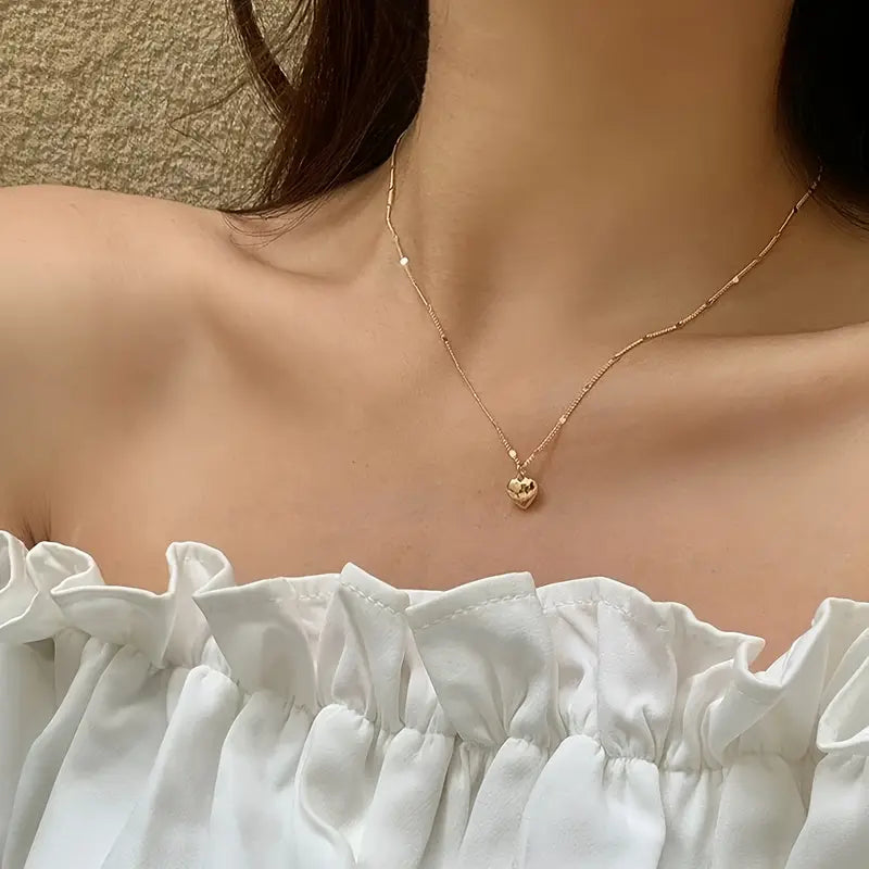 Retro Heart Pendant Necklace for Women – Elegant & Versatile Gift Jewelry
