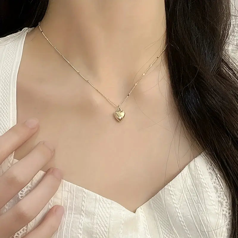Retro Heart Pendant Necklace for Women – Elegant & Versatile Gift Jewelry
