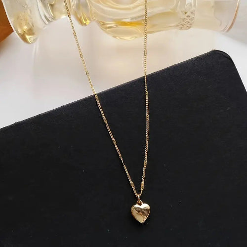 Retro Heart Pendant Necklace for Women – Elegant & Versatile Gift Jewelry